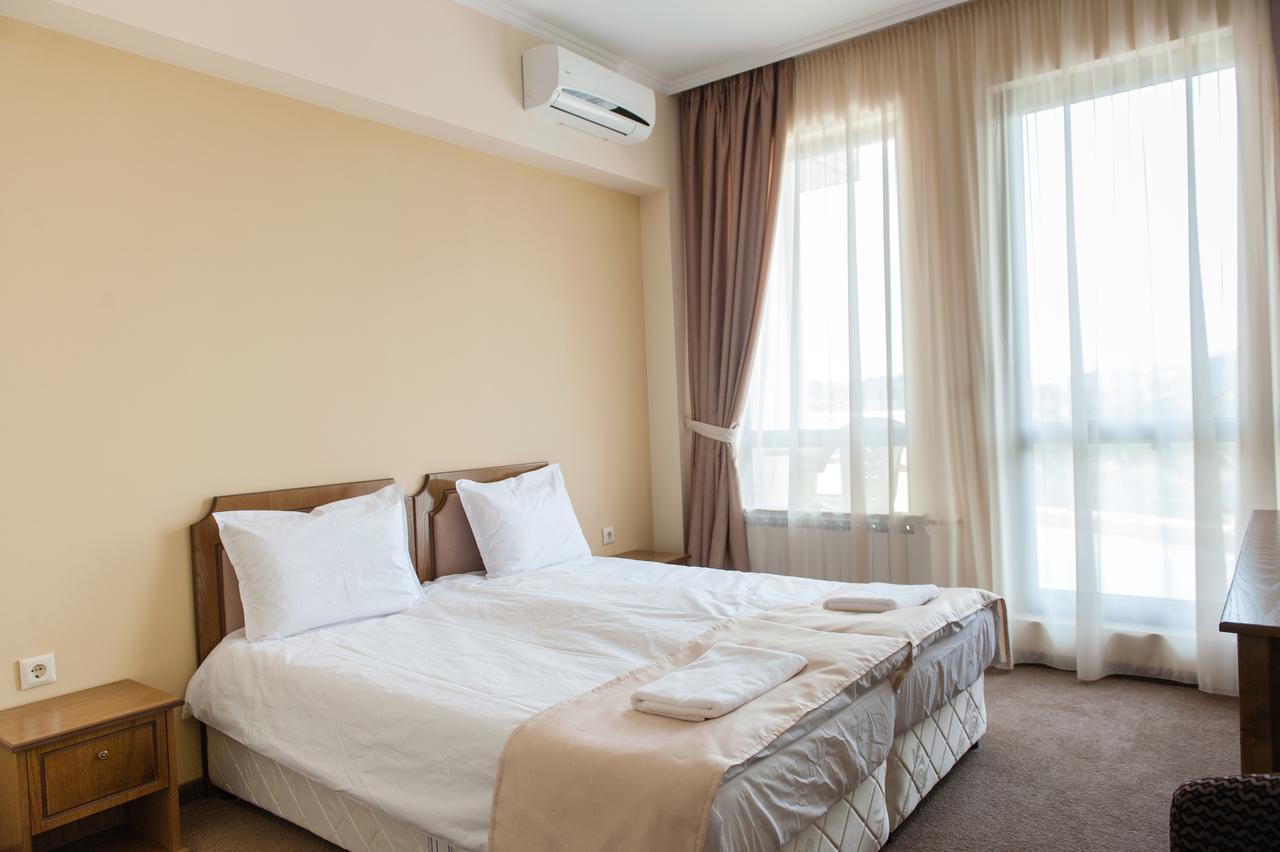 טרגובישטה Hotel Chateau Des Bergers מראה חיצוני תמונה